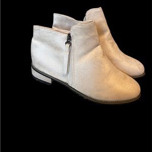 Brand NEW ankle boots! Size 7.5